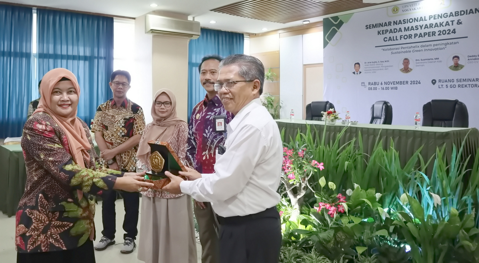 Seminar Nasional Pengabdian kepada Masyarakat &amp; Call For Paper 2024: Kolaborasi Pentahelix dalam Peningkatan Sustainable Green Innovation