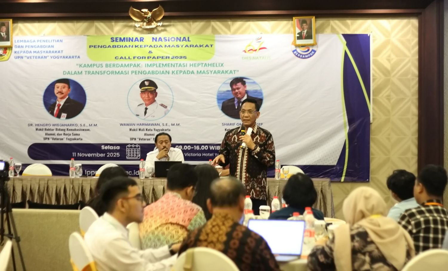 Angkat Sinergi Heptahelix untuk Kemandirian Masyarakat, Seminar Nasional Pengabdian kepada Masyarakat 2025 LPPM UPNYK